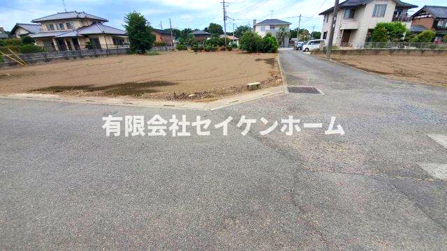 熊谷市西別府　売地の前面道路含む現地写真