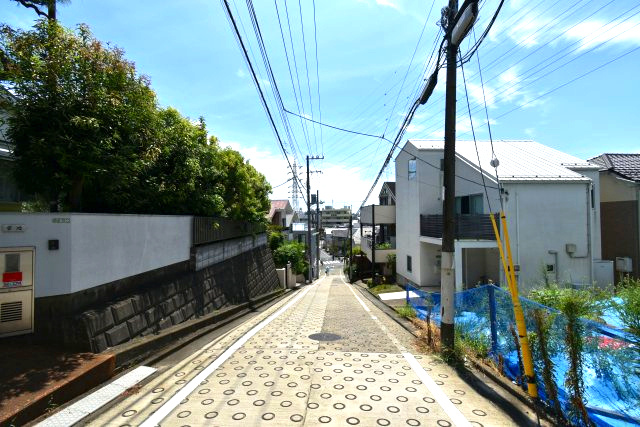 代田2丁目・売地・3区画の前面道路含む現地写真