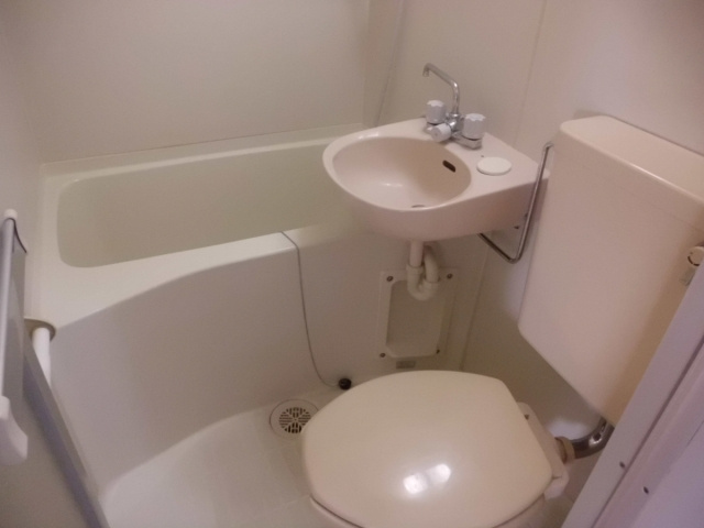 ラムール西舞子の浴室