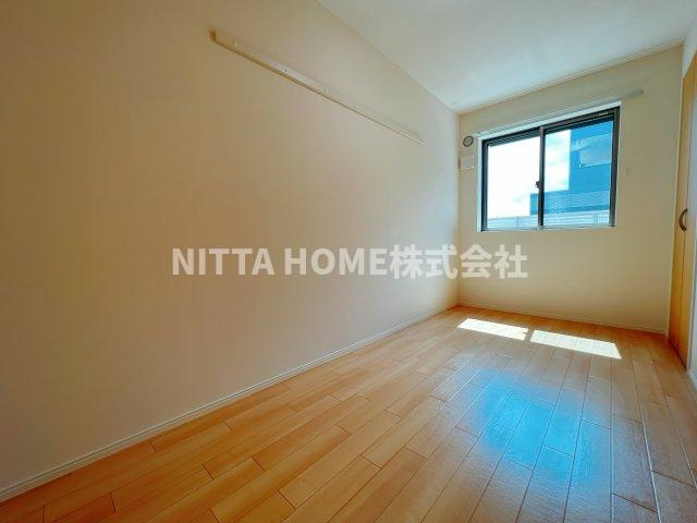 ウイングパークコート（Wing Park Court）の居間・リビング|寝室等に使える洋室です＊