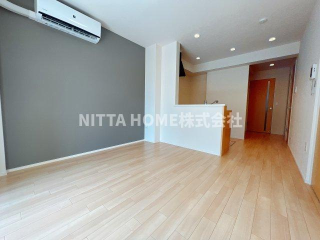 ウイングパークコート（Wing Park Court）の居間・リビング|１０．８帖のリビングルームです☆彡南向きで日当たり良好です◇