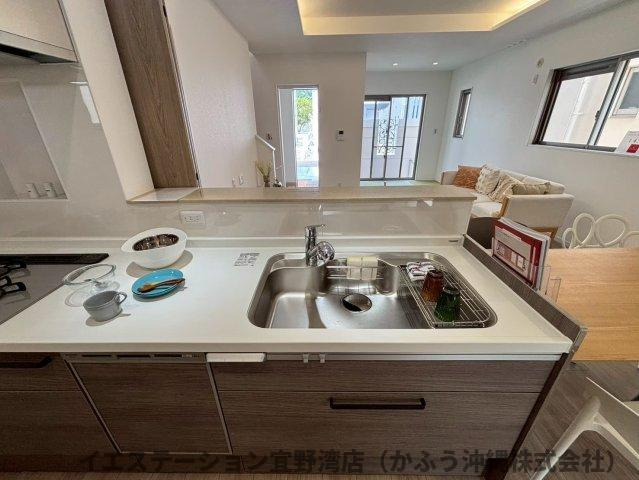 クローバーエース北谷桑江Ⅳ　1号棟のキッチン|現在建設中の為、掲載している写真は同施工会社による過去の施工事例です。