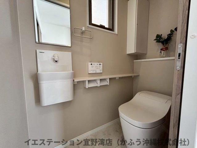 クローバーエース北谷桑江Ⅳ　1号棟のトイレ|現在建設中の為、掲載している写真は同施工会社による過去の施工事例です。