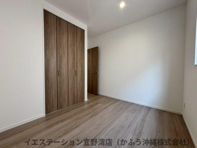 クローバーエース北谷桑江Ⅳ　1号棟の洋室|現在建設中の為、掲載している写真は同施工会社による過去の施工事例です。