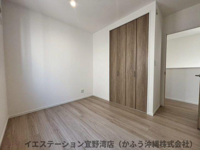 クローバーエース北谷桑江Ⅳ　1号棟の洋室|現在建設中の為、掲載している写真は同施工会社による過去の施工事例です。