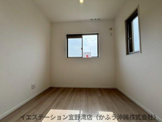 クローバーエース北谷桑江Ⅳ　1号棟の洋室|現在建設中の為、掲載している写真は同施工会社による過去の施工事例です。