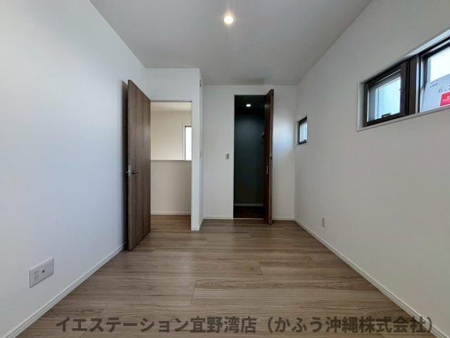 クローバーエース北谷桑江Ⅳ　1号棟の洋室|現在建設中の為、掲載している写真は同施工会社による過去の施工事例です。