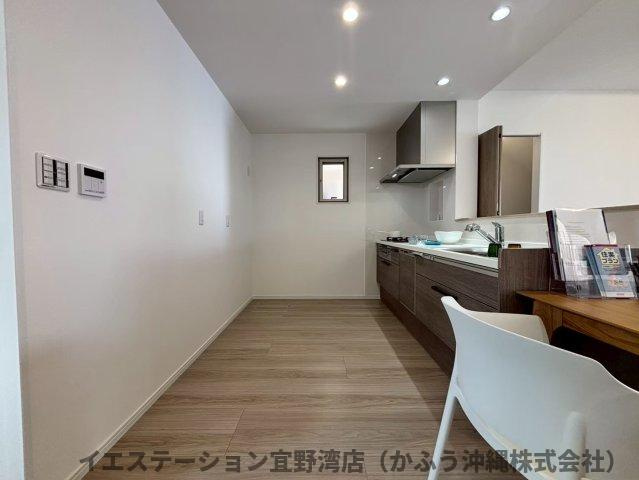 クローバーエース北谷桑江Ⅳ　1号棟の居間・リビング|現在建設中の為、掲載している写真は同施工会社による過去の施工事例です。