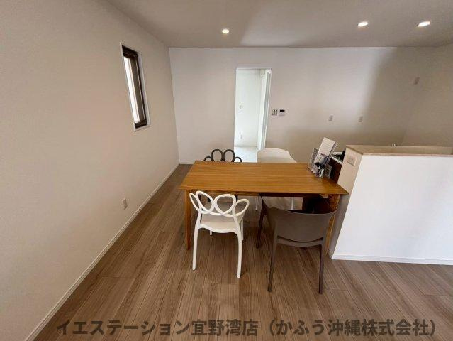 クローバーエース北谷桑江Ⅳ　1号棟の居間・リビング|現在建設中の為、掲載している写真は同施工会社による過去の施工事例です。