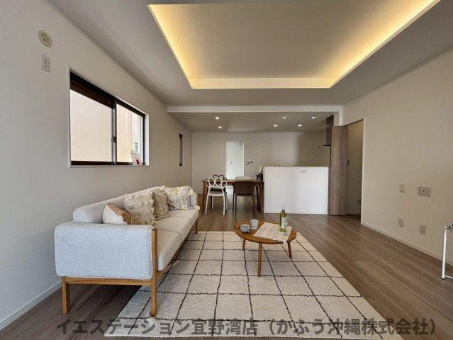 クローバーエース北谷桑江Ⅳ　1号棟の居間・リビング|現在建設中の為、掲載している写真は同施工会社による過去の施工事例です。