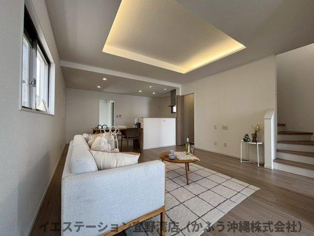 クローバーエース北谷桑江Ⅳ　1号棟の居間・リビング|現在建設中の為、掲載している写真は同施工会社による過去の施工事例です。