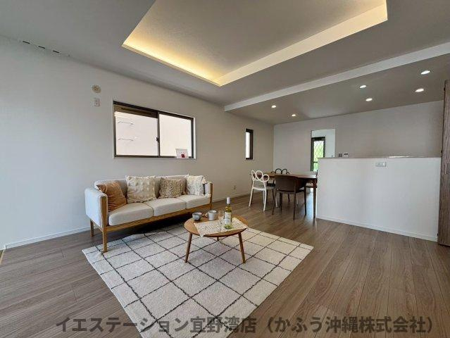 クローバーエース北谷桑江Ⅳ　1号棟の居間・リビング|現在建設中の為、掲載している写真は同施工会社による過去の施工事例です。