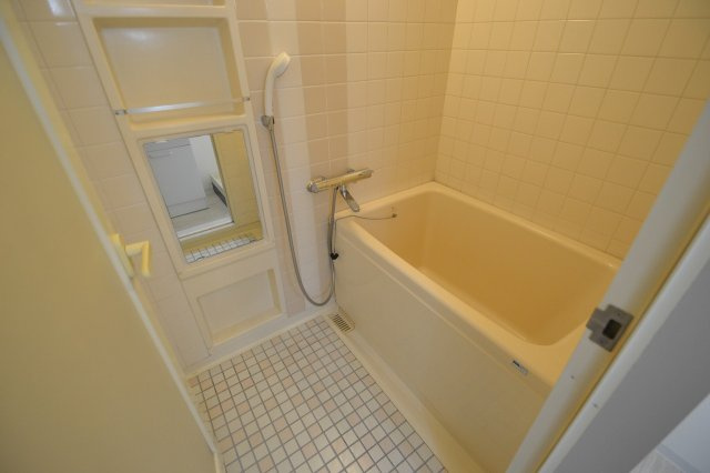 コスモピア舟入本町の浴室