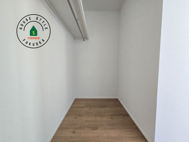 大野城市南ヶ丘6丁目第3-4棟（3号棟）の収納|洋服や大きな荷物が多い方や人数の多いご家族などは、一般的なクローゼットよりもウォークインクローゼットのほうが使い勝手が良いです。