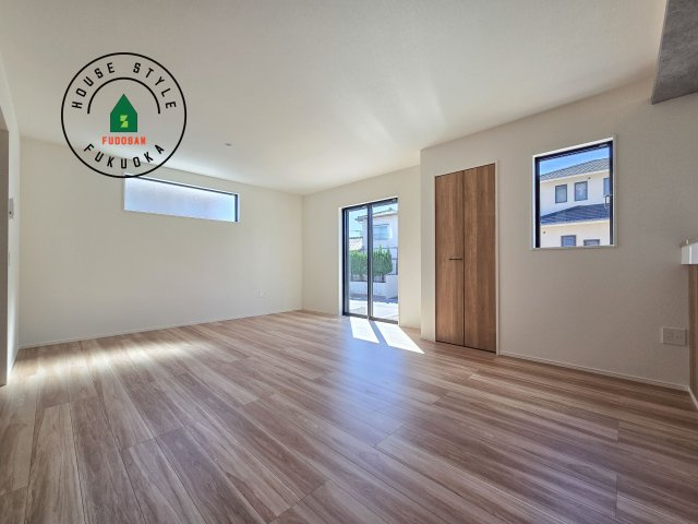 大野城市南ヶ丘6丁目第3-4棟（3号棟）の居間・リビング|ご家族を近くに感じられる対面キッチンのLDK。会話もはずみそうですね。