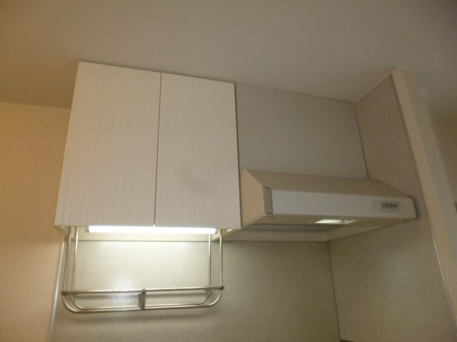 コロニーＫ　Ｂのキッチン|キッチン上収納