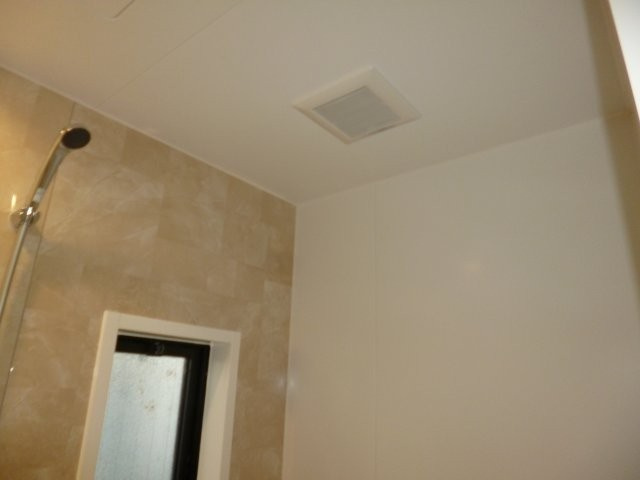 コロニーＫ　Ｂの浴室|浴室窓・換気扇