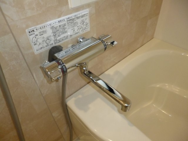 コロニーＫ　Ｂの浴室|サーモスタッド付き水栓