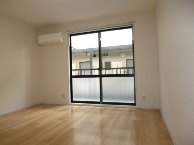 コロニーＫ　Ｂの居間・リビング|洋室