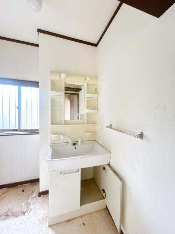 北茨城市中郷町足洗　中古戸建の独立洗面台