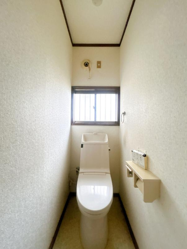 北茨城市中郷町足洗　中古戸建のトイレ