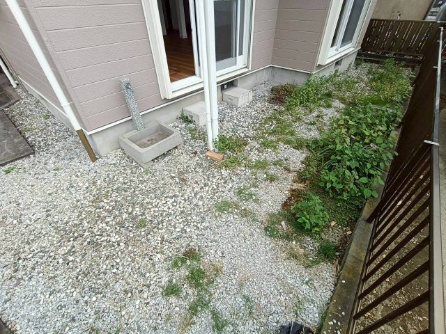 北葛飾郡松伏町　大字松伏　　中古戸建の庭|ちょっとしたお庭があります