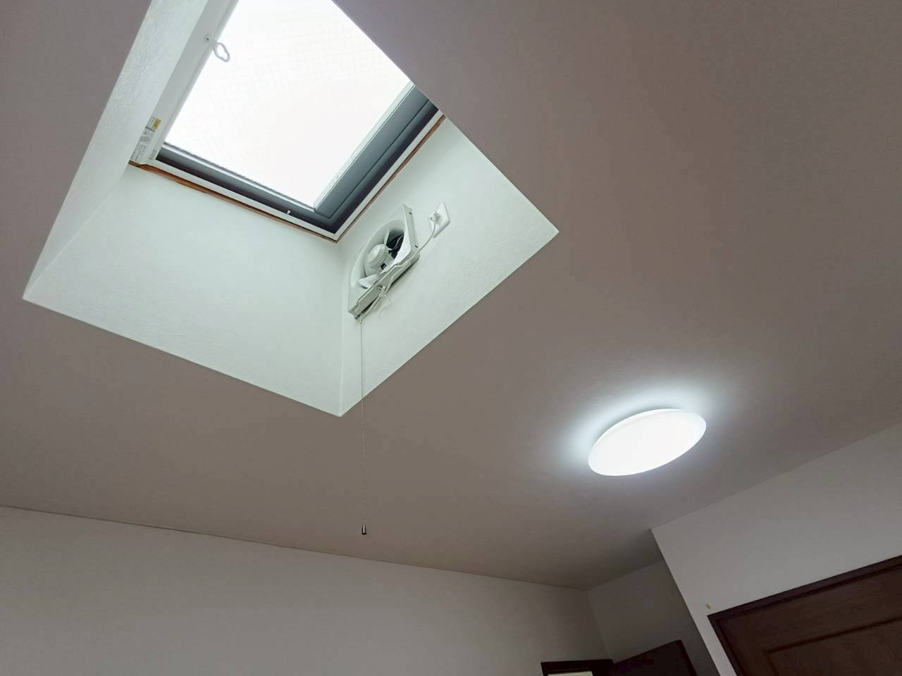 北葛飾郡松伏町　大字松伏　　中古戸建の洋室|明るい洋室