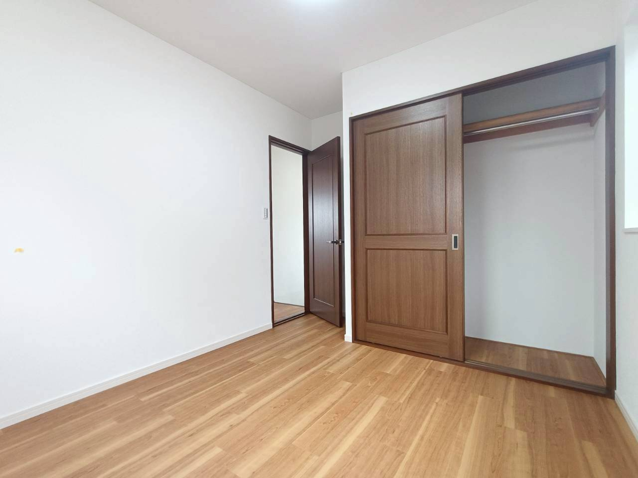 北葛飾郡松伏町　大字松伏　　中古戸建の洋室|落ち着いた色調の洋室です