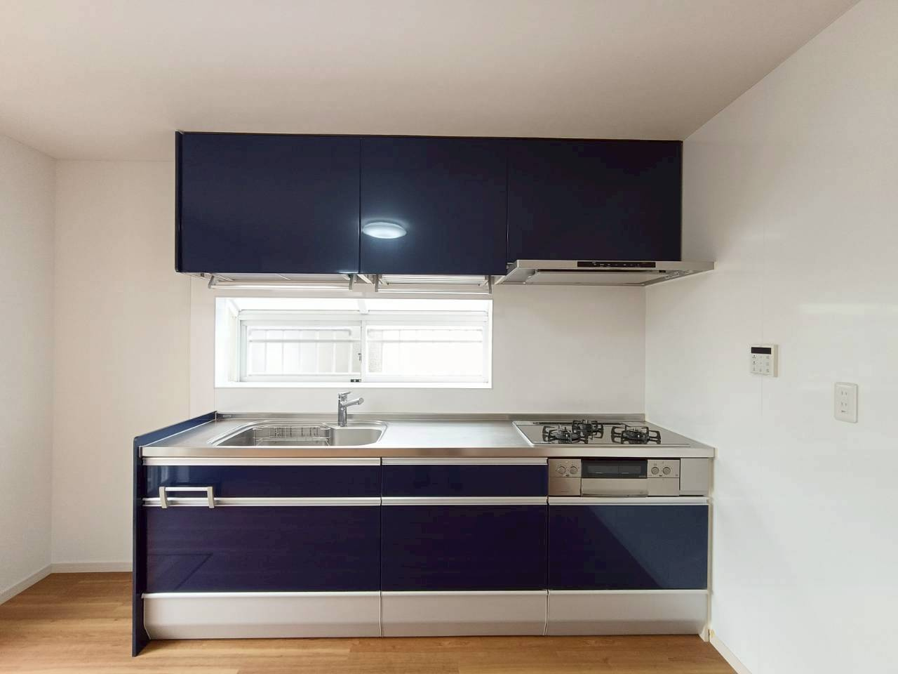 北葛飾郡松伏町　大字松伏　　中古戸建のキッチン|家事がしやすい設計で、調理も片付けも快適。忙しい日常をサポートしてくれます。