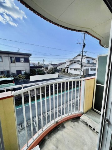 高良山ハイツのバルコニー|外からの目が気にならないバルコニーで洗濯物が干せます