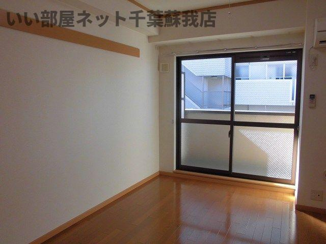 セモア中山の居間・リビング|洋室は7帖のお部屋です♪