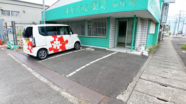 東洋町2丁目貸店舗の駐車場