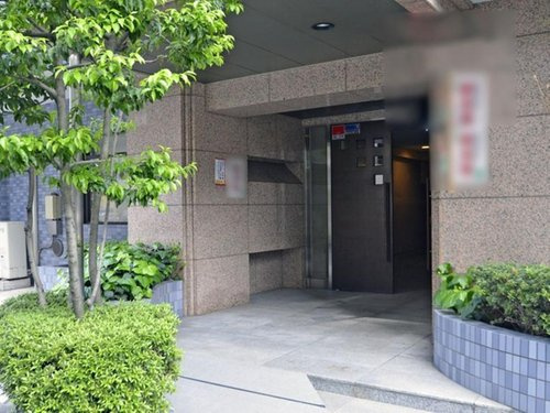 セザールスカイタワー銀座東のエントランス