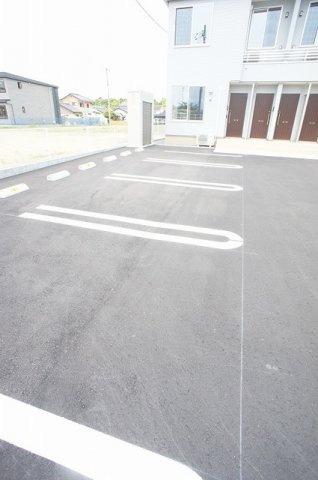 フィオリーレⅩの駐車場