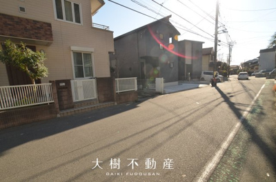 【前面道路含む現地写真】 | 座間市入谷東4丁目　新築戸建て　全１棟【仲介手数料無料】