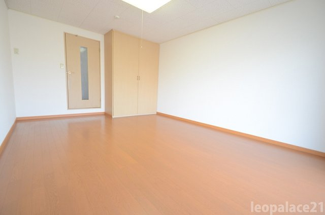 【居間・リビング】 | レオパレス英（ＨＡＮＡＢＵＳＡ） | 設備・使用は号室により異なる為、現況を優先致します。