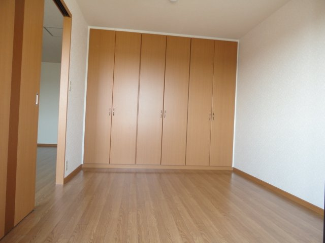 【洋室】 | コンフォートヒルズ | 日当たり良好洋室