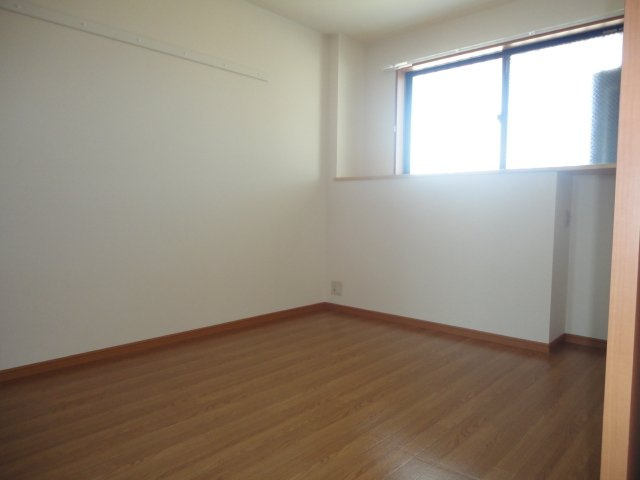 【収納】 | コンフォートヒルズ | クローゼット付き洋室