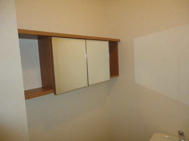 【収納】 | コンフォートヒルズ | ＷＣ鏡付き収納