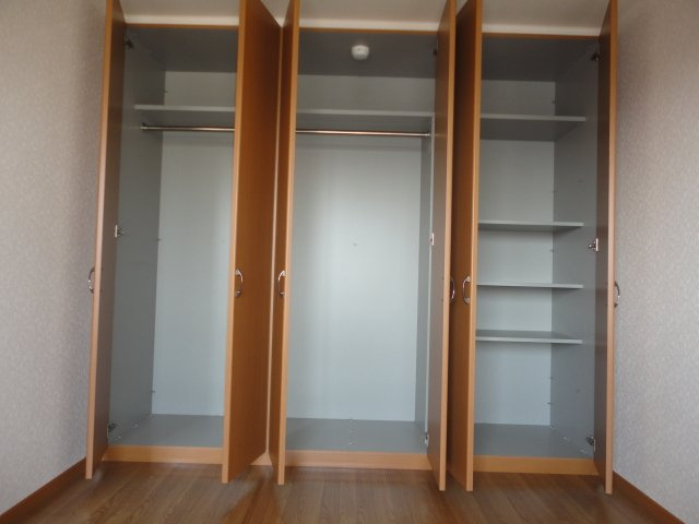 【収納】 | コンフォートヒルズ | クローゼット内部