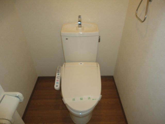 【トイレ】 | コンフォートヒルズ | 温水便座付きＷＣ