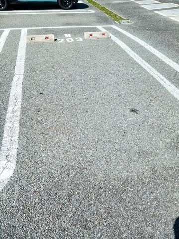 カロスアンセ弐番館の駐車場