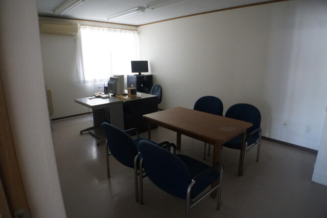 惣社町事務所のロビー