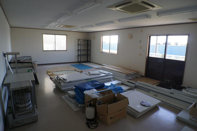 惣社町事務所のロビー