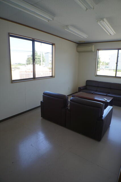 惣社町事務所のロビー