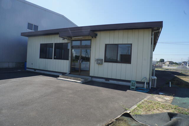 惣社町事務所の駐車場