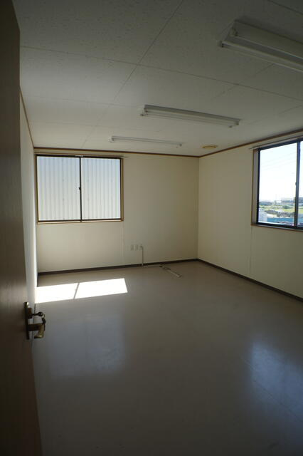 惣社町事務所の居間・リビング