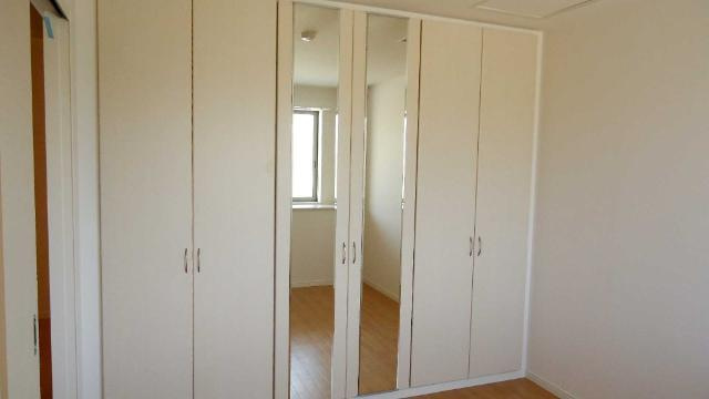 【収納】 | Ｖｉｖｒｅ高田 | 北洋室収納（閉）