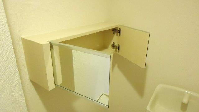 【収納】 | Ｖｉｖｒｅ高田 | トイレ収納（鏡付）
