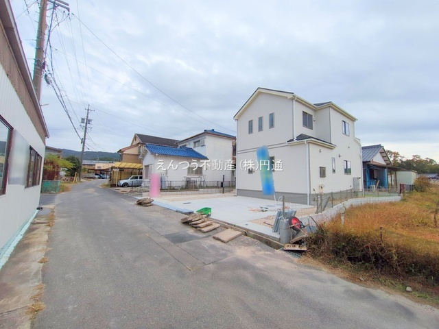 ハートフルタウン中畑町の前面道路含む現地写真